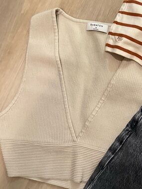 BABATON ARITZIA
Light Beige Cropped Sculpt Knit Top